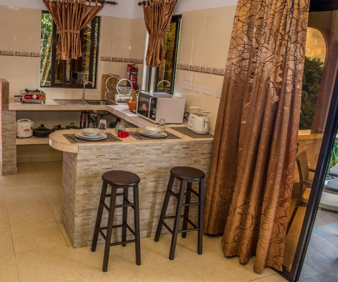 Les Elles Guesthouse Self Catering Baie Lazare  Bagian luar foto
